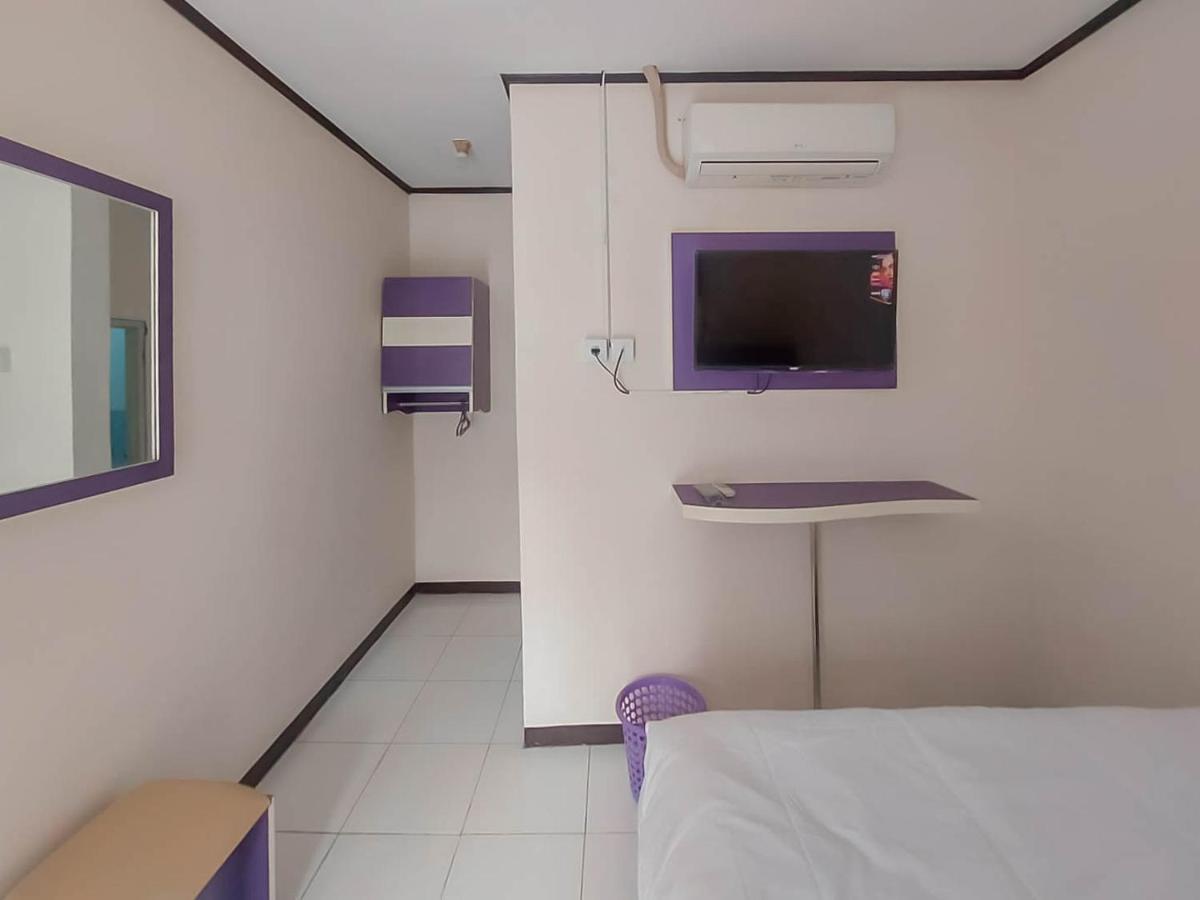 Reddoorz @ Jalan Ahmad Yani Hotell Karawang Exteriör bild