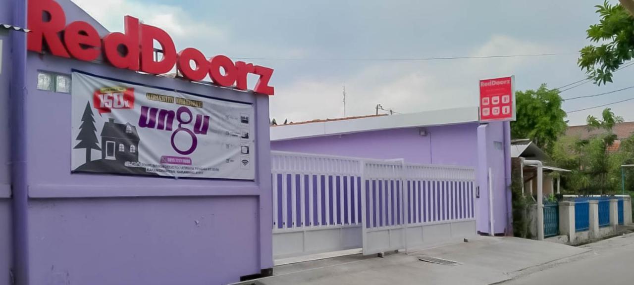 Reddoorz @ Jalan Ahmad Yani Hotell Karawang Exteriör bild